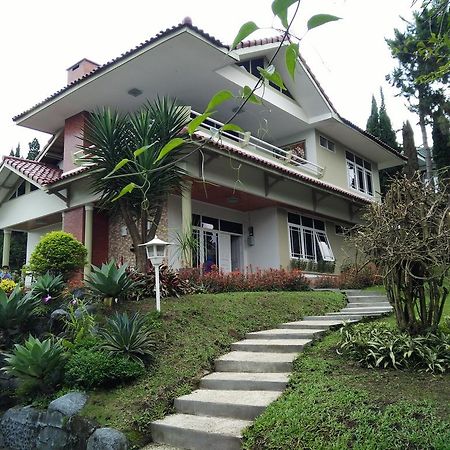 Villa Bougenvile Lembang Asri Ngoại thất bức ảnh
