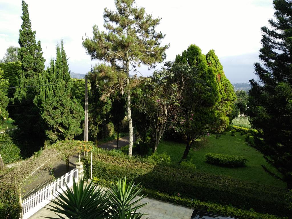 Villa Bougenvile Lembang Asri Ngoại thất bức ảnh